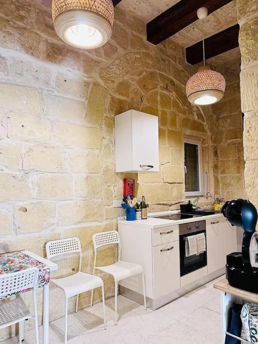 Апартаменты Town House 91 Виктория Экстерьер фото